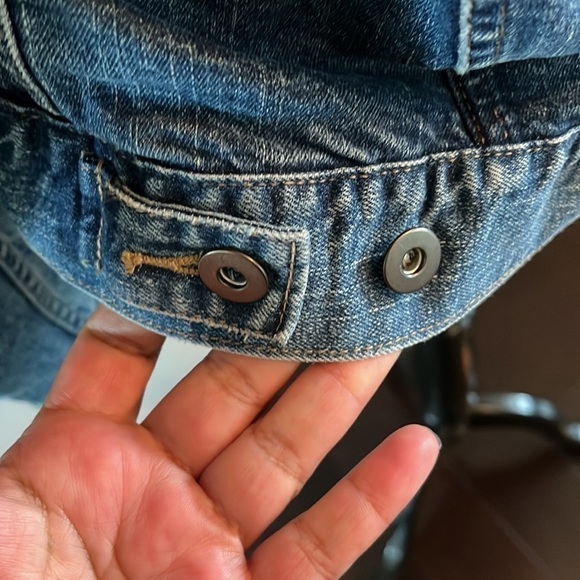 Uniqlo Denim Jacket size Medium Jean jacket looks new unisex. - Picture 4 of 8